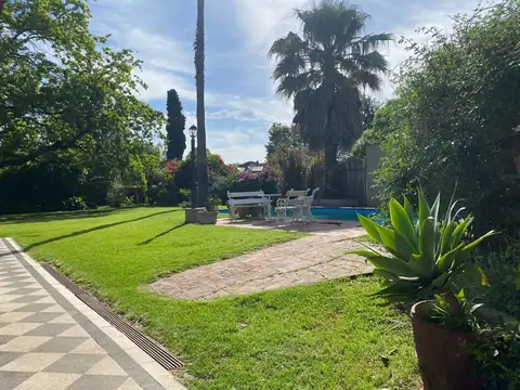 Casa en Alquiler Temporal con 2 cocheras