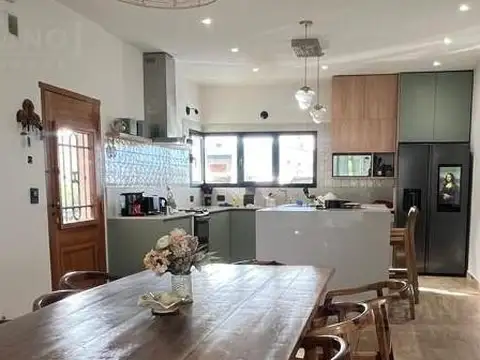 Venta Casa 5 ambientes con Piscina en Barrio Cerrado Los Juncos - Luján