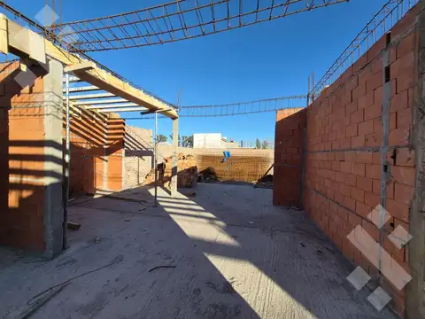 VENTA Duplex (EN POZO) 3 dorm + estudio + pileta. B° Las Calandrias - Cipolletti