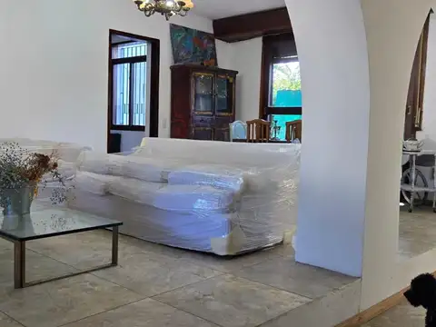 Casa en Alquiler con 2 cocheras