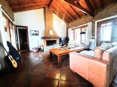 Casa 4 ambientes con 3 baños