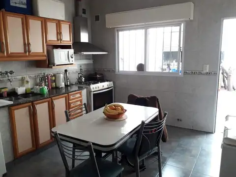 FLORES PH 3 Amb - FRENTE 112 m2 TOTALES - ¡PATIO y PARRILLA!