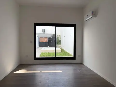 Alquiler monoamb. patio - parilla - pileta propia.
