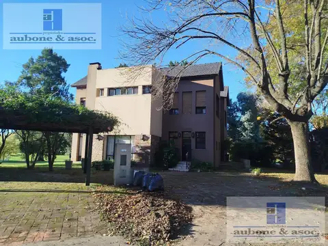 Casa 5 ambientes con 4 baños