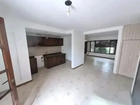 Casa en alquiler - 3 Dormitorios 3 Baños - Lomas de Zamora