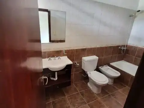 Casa 4 ambientes con 3 baños