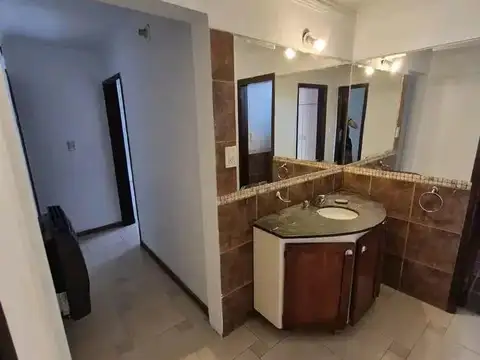 Casa en alquiler - 3 Dormitorios 3 Baños - Lomas de Zamora