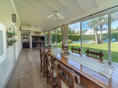 PILAR DEL ESTE VENTA CASA JARDIN PILETA COCHERA