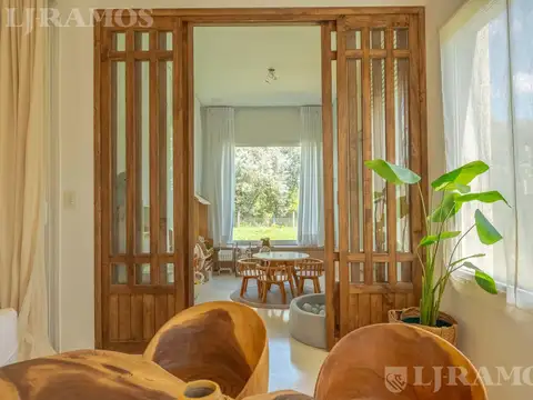 Casa en Venta con 4 cocheras