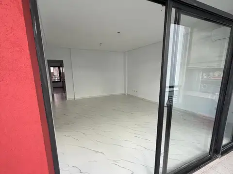 Amplio y luminoso piso con cochera en olivos