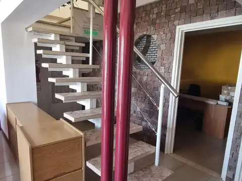 Venta Oficina   3 departamentos  - calle  Richieri al 500