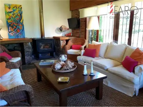 Casa en Solanas 4 dormitorios con piscina y parrillero