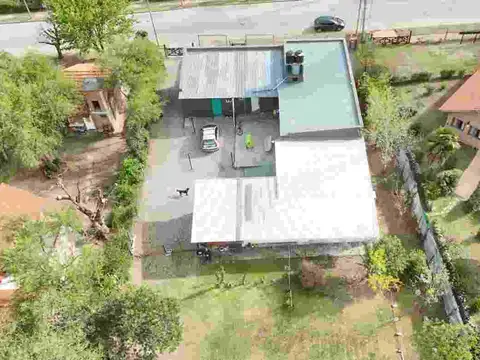 Casa 10 ambientes con 5 baños