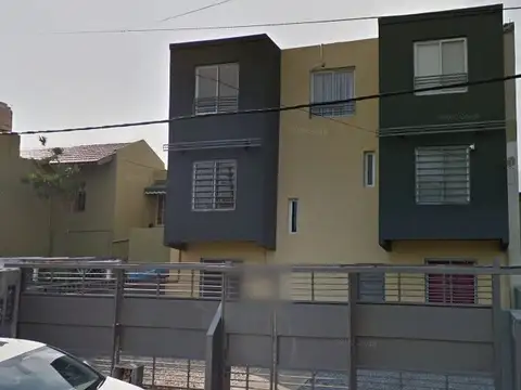 Dúplex de 3 Ambientes con Cochera en Venta en Berazategui.