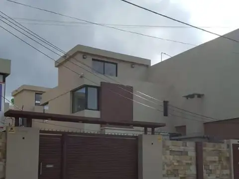 Casa TRIPLEX 4 amb /cochera APTO CREDITO Temperley
