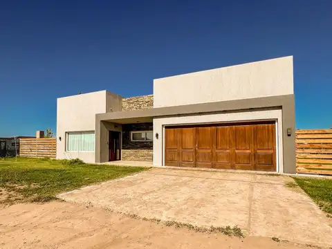 Casa Quinta en Cardo Ruso 415