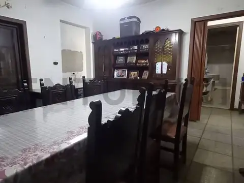 Casa 6 ambientes con 2 baños