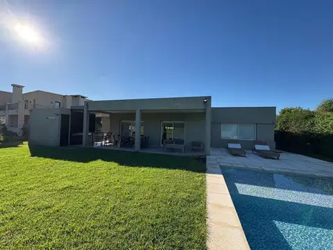 Casa en Alquiler de 3 dormitorios