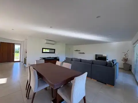 Casa en Alquiler en Haras Santa Maria, USD 2.000