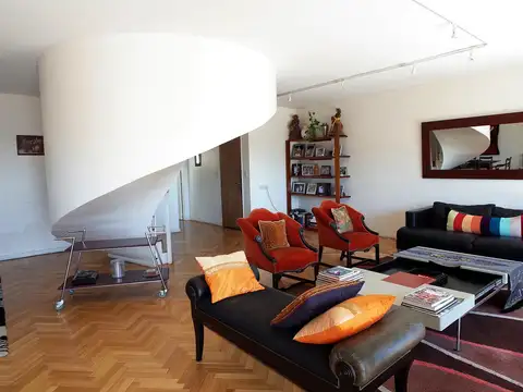Departamento en venta. Recoleta - Triplex con terraza y dos cocheras. 5/6 ambientes - Reciclado