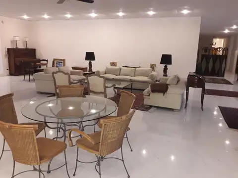 Oficina en Alquiler con 45 cocheras