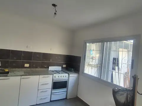 Ph de 3 ambientes con patio independiente.