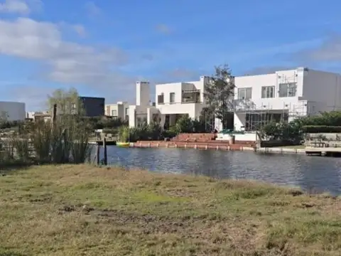 Terreno en Venta en Laguna Grande, USD 240.000