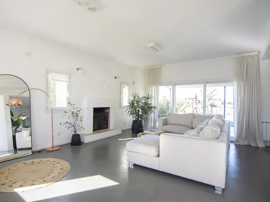 Casa en Venta - 3 dormitorios - USD 449.000