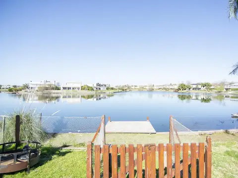 Venta casa a la laguna en San Matías- Área 5 - Foto 0