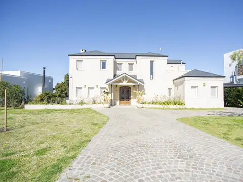 Casa en Venta - 3 dormitorios - USD 449.000