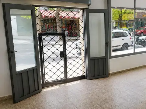 Local en Alquiler Via Pública
