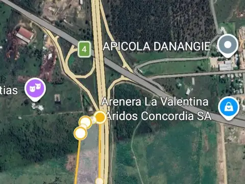 Sobre Ruta 14 próximo a ruta acceso por Ruta 4