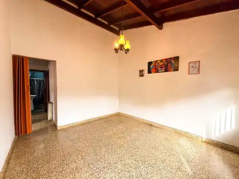 Casa a la venta troncos del talar lote propio.