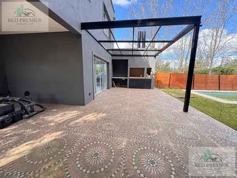 CASA VENTA 4 AMBIENTES NAUTICO BOAT CENTER TIGRE JARDÍN PILETA RESTAURAN TENIS PADEL FUTBOL MARINAS