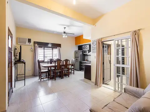 Casa 3 ambientes con 2 baños