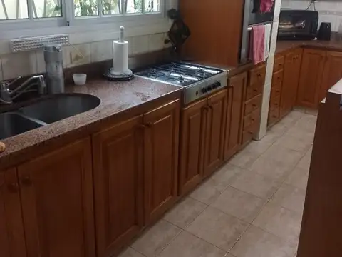 Casa 6 ambientes con 3 baños