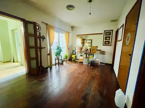 Casa 9 ambientes con 5 baños