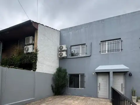 Muy buen Duplex de 4 ambientes con entrada de auto