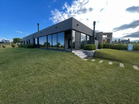 Casa exclusiva  Vista al Lago en Puerto del Aguila