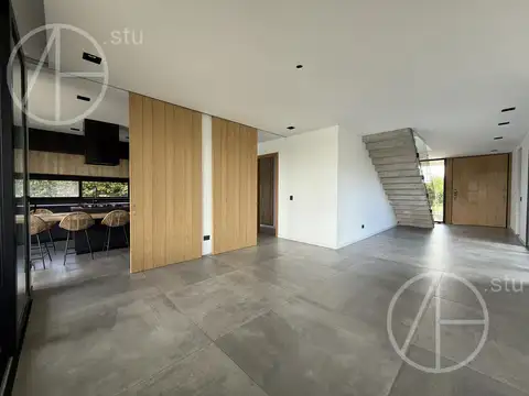 Casa en Alquiler en Villanueva, USD 4.800