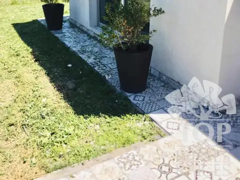 Casa 65 ambientes con 4 baños