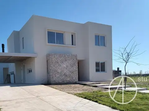Casa en venta de 7 ambientes con pileta en Riberas Puertos Escobar