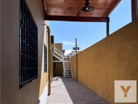 Casa en Venta con 4 cocheras