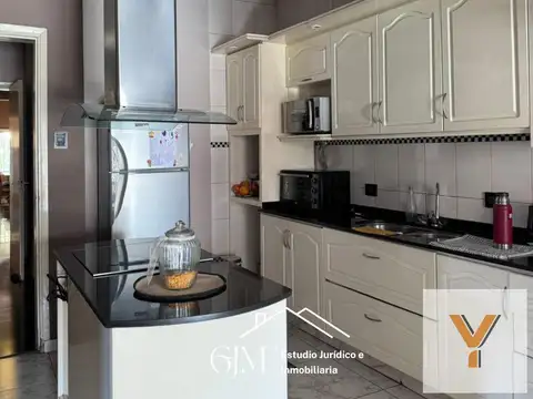 Casa 6 ambientes con 3 baños