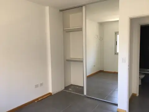 2 AMBIENTES AL CONTRAFRENTE CON COCHERA