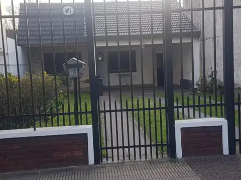 CASA 3 AMBIENTES CON GALPON Y PARQUE