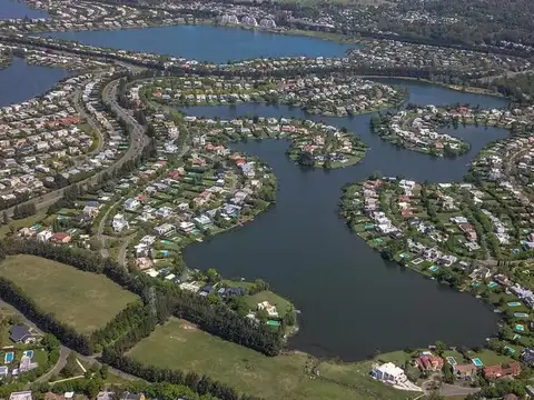 MMC. Increible lote a laguna en Santa Catalina, Villanueva