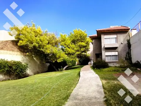 En Alquiler | Casa de 3 Dormitorios | Santa Genovena | Apto Comercial