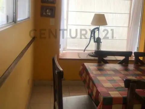 Oficina 5 ambientes con 2 baños