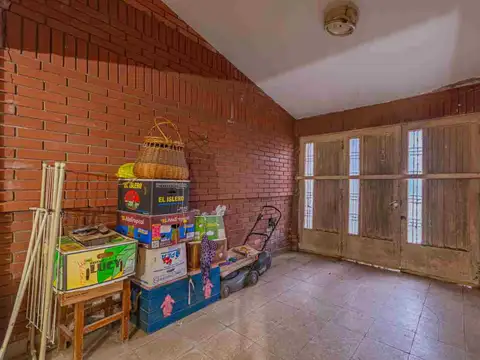 Casa 7 ambientes con 1 baño